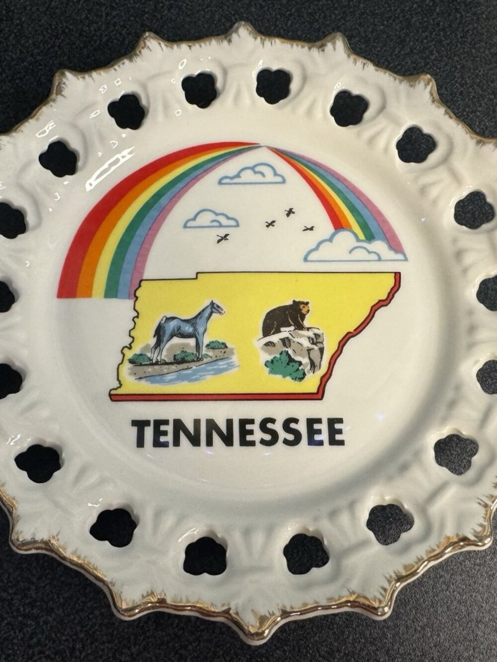 Tennessee State Lattice Souvenir Plate 8" Gold Rim Blue Horse Bear Rainbow